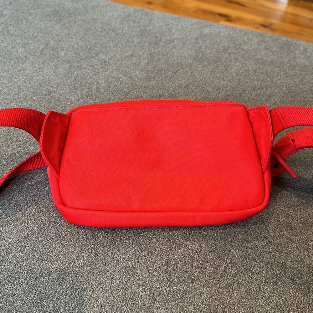 LULULEMON Team Canada Future Legacy Mini Belt Bag (True Red / Light Ivory) - Picture 7 of 9